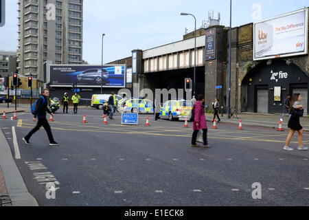 Londra, Regno Unito. 02Giugno, 2014. Un ciclista morì a Vauxhall dopo la collisione con un autocarro. È pensato per essere il sesto ciclista a morire a Londra le strade di questo anno Credito: Rachel Megawhat/Alamy Live News Foto Stock