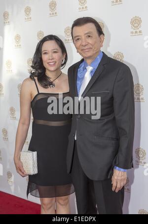 Los Angeles, California, USA. Il 1 giugno, 2014. James Hong e sua figlia aprile arriva alla Huading Film Awards al Ricardo Montalban Theatre di Domenica, 1 giugno 2014, a Hollywood, in California. Credito: Ringo Chiu/ZUMAPRESS.com/Alamy Live News Foto Stock