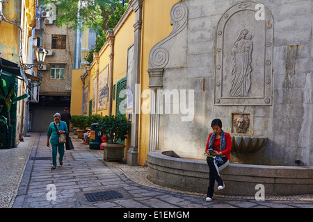 Cina, Macau, piastrelle sulla traversa do Meio Foto Stock