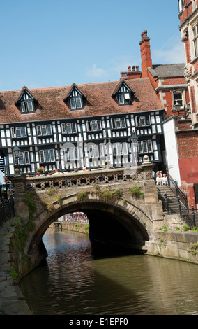 L'alto ponte sul fiume Witham in Lincoln City Centre, Lincolnshire England Regno Unito Foto Stock