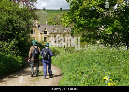 Ramblers su operai' modo sentiero alla macellazione superiore Foto Stock