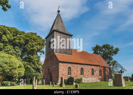 La chiesa del villaggio Zicker lordo, Moenchgut, Ruegen Isola, Meclemburgo-Pomerania Occidentale, Germania, Europa Foto Stock