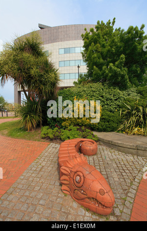 Nel Regno Unito, in Galles, Cardiff Bay, parco, giardino, statua, Foto Stock