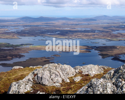 Visualizzare NW sul Loch Euphort da Eabhal, North Uist, Ebridi Esterne, Scozia Foto Stock
