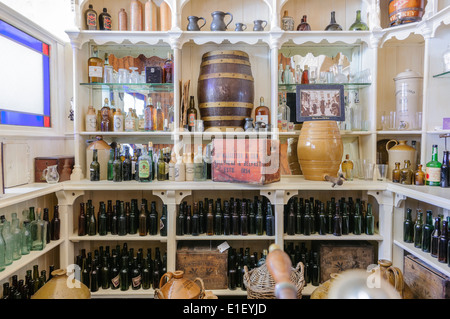 All'interno di un tradizionale vecchio pub irlandese Foto Stock