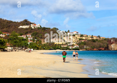 Vista sud sulla Grand Anse spiaggia verso il punto di quarantena, St George, Grenada, West Indies Foto Stock
