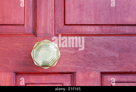 Chiudere l immagine della porta esterna con manopola Foto Stock