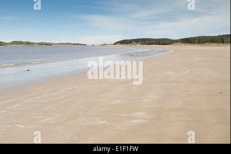 Spiaggia sabbiosa a Newborough in Anglesey, Galles del Nord Foto Stock