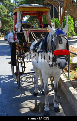 Carrozza a Mdina Gate, Mdina (Città Vecchia), Western District, Malta Majjistral Regione, Repubblica di Malta Foto Stock