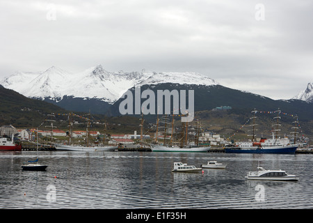 Coperte di neve montagne della Patagonia da Ushuaia Argentina Foto Stock