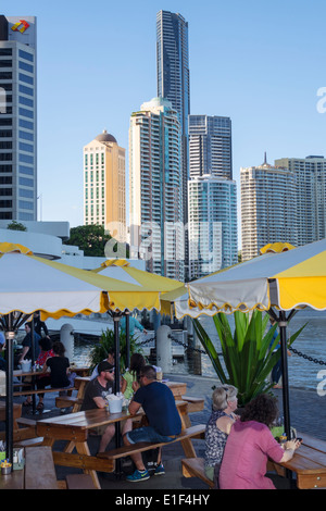 Brisbane Australia, Eagle Street Pier, Brisbane River, Riverside Center, centro, edifici per uffici, grattacieli, skyline della città, vetro architettonico, Riverbar Kitc Foto Stock