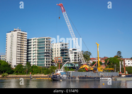 Brisbane Australia,Brisbane River,New Farm,condominio appartamento residenziale appartamenti edificio edifici alloggio,fronte mare,dragaggio,nuovo,sotto,const Foto Stock