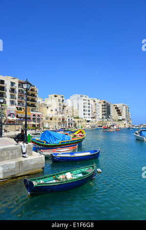 Spinola Bay, San Julian (San Ġiljan), nord del quartiere portuale, Malta Majjistral Regione, Repubblica di Malta Foto Stock