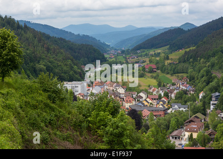 Una vista di Hornberg, Baden-Württemberg, Germania da i ruderi del castello Foto Stock