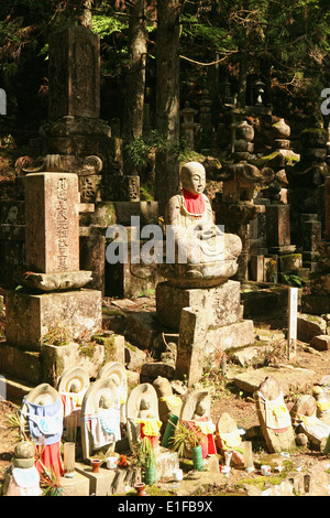 Koyasan Cimitero Okunoin Foto Stock