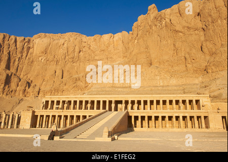 L'Egitto, la Valle del Nilo, Luxor, Tebe, a ovest del fiume Nilo, il Tempio di Hatshepsut, Deir el Bahar Foto Stock