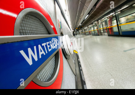 La stazione di Waterloo sulla metropolitana di Londra, in Inghilterra, Regno Unito Foto Stock