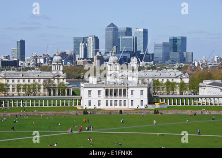 Una vista dal Royal Observatory verso Old Royal Naval College e Docklands di Londra Foto Stock