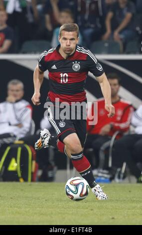 Il Borussia Park Moenchengladbach, Germania. Dal 01 Giugno, 2014. Internazionale di calcio Germania amichevole contro il Camerun i preparativi per la Coppa del Mondo FIFA 2014 in Brasile. Lukas Podolski ger Credito: Azione Sport Plus/Alamy Live News Foto Stock