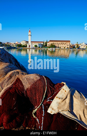 La Grecia, isola del Mar Ionio, isola di Zante, Akynthos città, Agios Dionysiou chiesa e porto di pesce Foto Stock