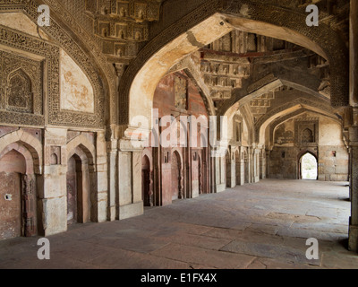 India, Nuova Delhi, Lodhi Gardens, all'interno della bara Gumbad moschea, iscrizioni coranici Foto Stock