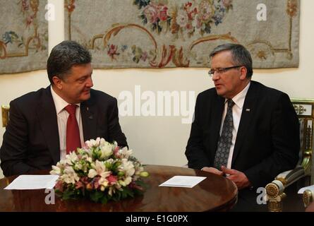 Varsavia, Polonia 3rd, giugno 2014 Presidente della Polonia Bronislaw Komorowski incontra il neo eletto Presidente dell'Ucraina Petro Poroshenko durante la sua prima visita estera dopo le elezioni. Foto Stock