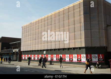 Il Young Vic Theatre sul taglio a Waterloo, Londra, Regno Unito. Foto Stock