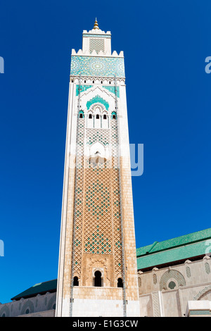 Vista del minareto stupefacente presso la Grande Moschea di Hassan II a Casablanca, in Marocco. Foto Stock