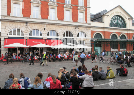 Regno Unito, Inghilterra, Londra Covent Garden, persone folla, Foto Stock