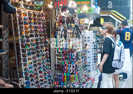 Tokyo Giappone - Maggio 2014 - quartiere Harajuku Takeshita Dori Street Foto Stock