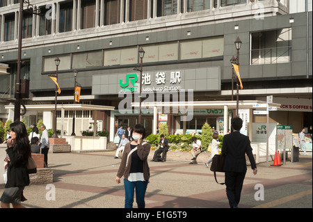 Tokyo Giappone 2014 - Stazione di Ikebukuro Foto Stock