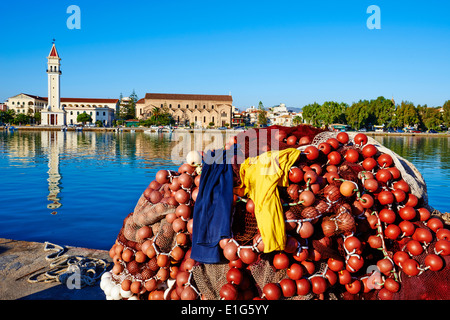 La Grecia, isola del Mar Ionio, isola di Zante, Akynthos città, Agios Dionysiou chiesa e porto di pesce Foto Stock