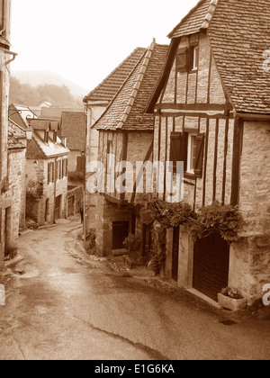 La strada principale di Carennac,più bei villaggi della Francia Foto Stock