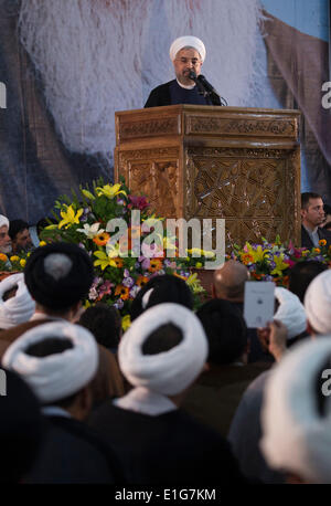 Tehran, Iran. Il 3 giugno, 2014. Il presidente iraniano HASSAN ROUHANI parla durante una cerimonia per l anniversario della morte di Iran del defunto capo Ayatollah Ruhollah Khomeini di Khomeini la tomba in Behesht Zahra cimitero nel sud di Tehran. (Credit: Credito: Morteza Nikoubazl/ZUMAPRESS.com/Alamy Live News) Foto Stock