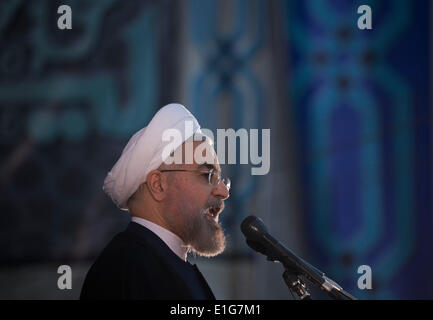 Tehran, Iran. Il 3 giugno, 2014. Il presidente iraniano HASSAN ROUHANI parla durante una cerimonia per l anniversario della morte di Iran del defunto capo Ayatollah Ruhollah Khomeini di Khomeini la tomba in Behesht Zahra cimitero nel sud di Tehran. (Credit: Credito: Morteza Nikoubazl/ZUMAPRESS.com/Alamy Live News) Foto Stock