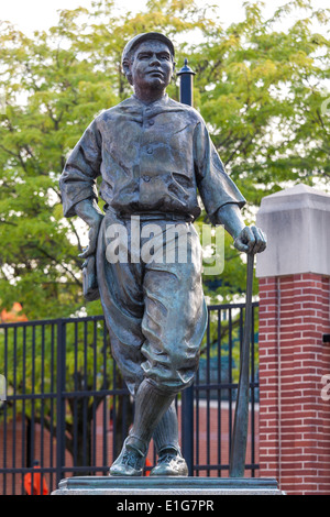 Statua di Babe Ruth a Camden Yards Rigogolo Park Stadium di Baltimore, Maryland. Il babe il sogno di Susan Luery (1995) Foto Stock