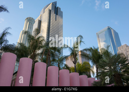 Los Angeles California, Centro citta', quartiere finanziario, skyline, grattacielo, alto edificio, US Bank Tower, Library Tower, rotondo, postmoderno, architettura Pei Foto Stock