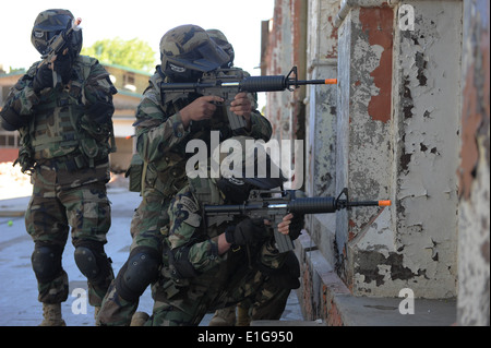 Marines cileno assegnati al 3° Distaccamento Marino partecipano a operazioni militari e urban esercitazione in conce Foto Stock