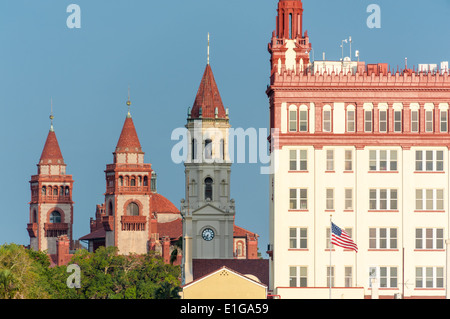 Soleggiato edifici di St. Augustine, Florida skyline poco dopo l'alba. Stati Uniti d'America. Foto Stock