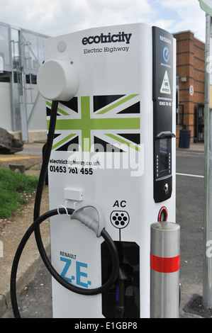 Ecotricity auto elettrica punti di ricarica a Watford Gap stazione di servizio sulla MI autostrada. Foto Stock