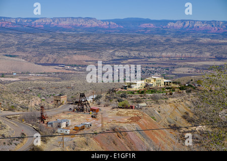 La vecchia miniera di rame di la storica città mineraria di Girolamo, Arizona, Stati Uniti. Foto Stock