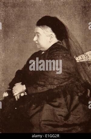 Fotografia della regina Victoria (1819 - 1901) in abito formale. La regina Victoria ha governato il Regno Unito di Gran Bretagna e Irlanda e che fu la Emperess dell India. Datata 1897 Foto Stock