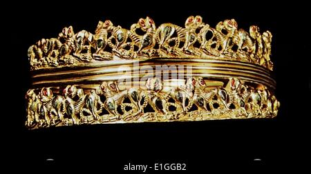 Un piccolo corno d'oro (crown) costellata di preziosi intarsi. In data 2° secolo Foto Stock