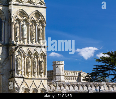 Inizio inglese in stile gotico della Cattedrale di Salisbury. Wiltshire, Inghilterra UK Europa Foto Stock