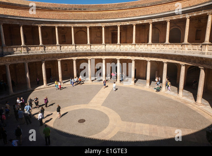 Cortile interno al Palacio de Carlos V, Palazzo di Carlo V, Complesso Alhambra di Granada, Spagna Foto Stock