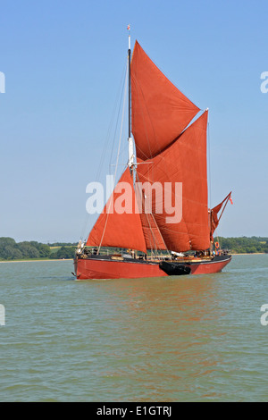 Thames chiatta a vela Melissa sul fiume Orwell, Suffolk, Regno Unito Foto Stock