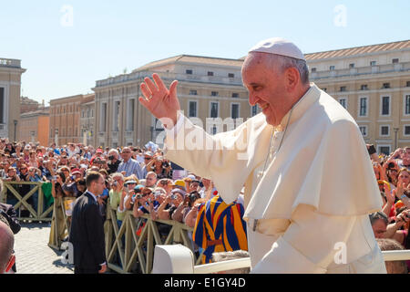 Città del Vaticano. 04 Giugno, 2014. Papa Francesco - Udienza generale del 4 giugno 2014, il Vaticano, Piazza San Pietro Credito: Davvero Facile Star/Alamy Live News Foto Stock