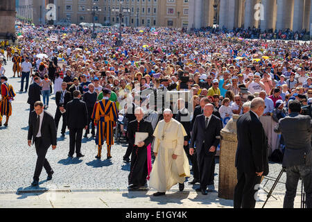 Città del Vaticano. 04 Giugno, 2014. Papa Francesco - Udienza generale del 4 giugno 2014, il Vaticano, Piazza San Pietro Credito: Davvero Facile Star/Alamy Live News Foto Stock