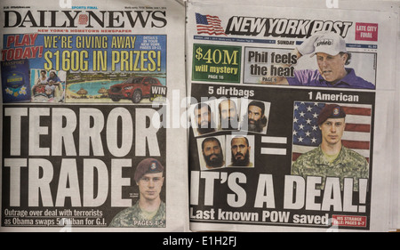 Il New York Daily News e il New York Post includono la copertura del rilascio di esercito Sgt. Bowe Bergdahl dai talebani Foto Stock