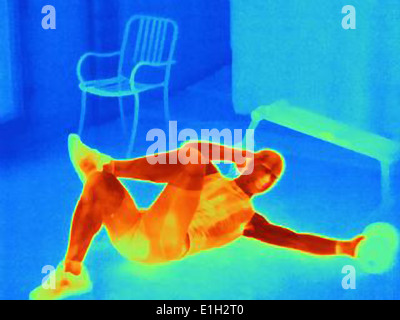 Immagine termica del giovane atleta maschio in formazione. Le immagini mostra il calore prodotto dai muscoli Foto Stock